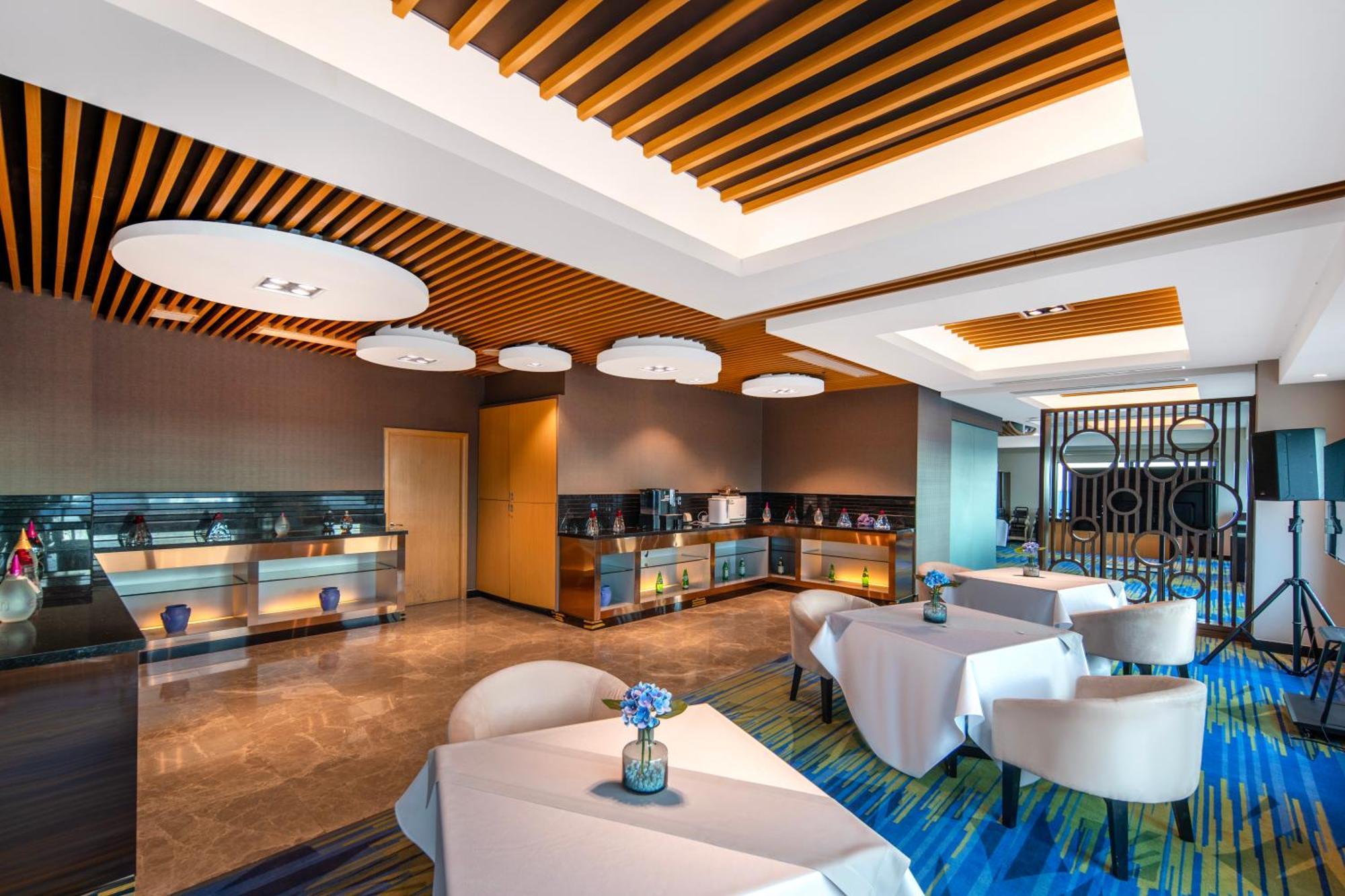 Novotel Atlantis Shanghai - Breakfast In The Clouds With River View In The Revolving Restaurant & 24Hours Free Self-Laundry Xangai Exterior foto